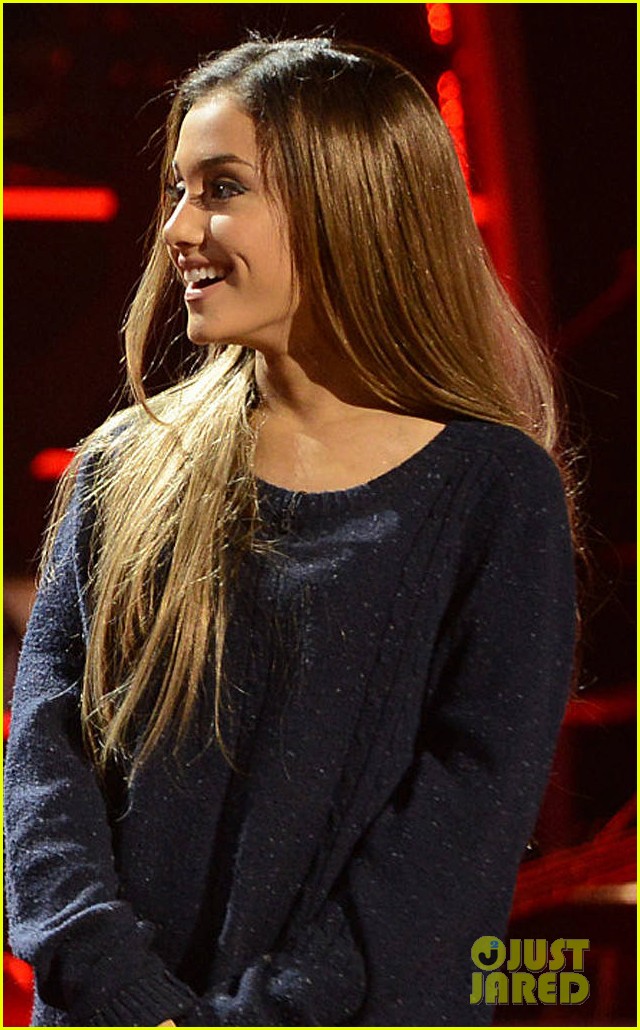 ariana grande without a ponytail is enchanting pic inside 02