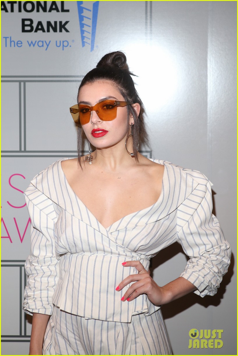 charli xcx wins songwriter of the year at sescac pop awards 03