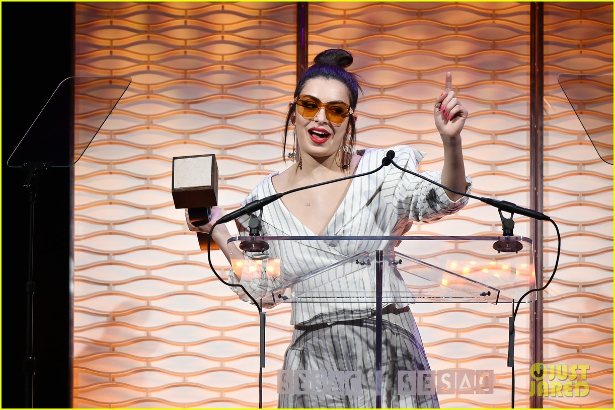 charli xcx wins songwriter of the year at sescac pop awards 04