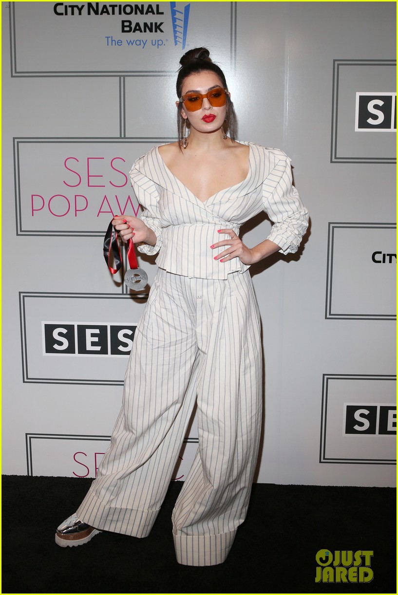 charli xcx wins songwriter of the year at sescac pop awards 09
