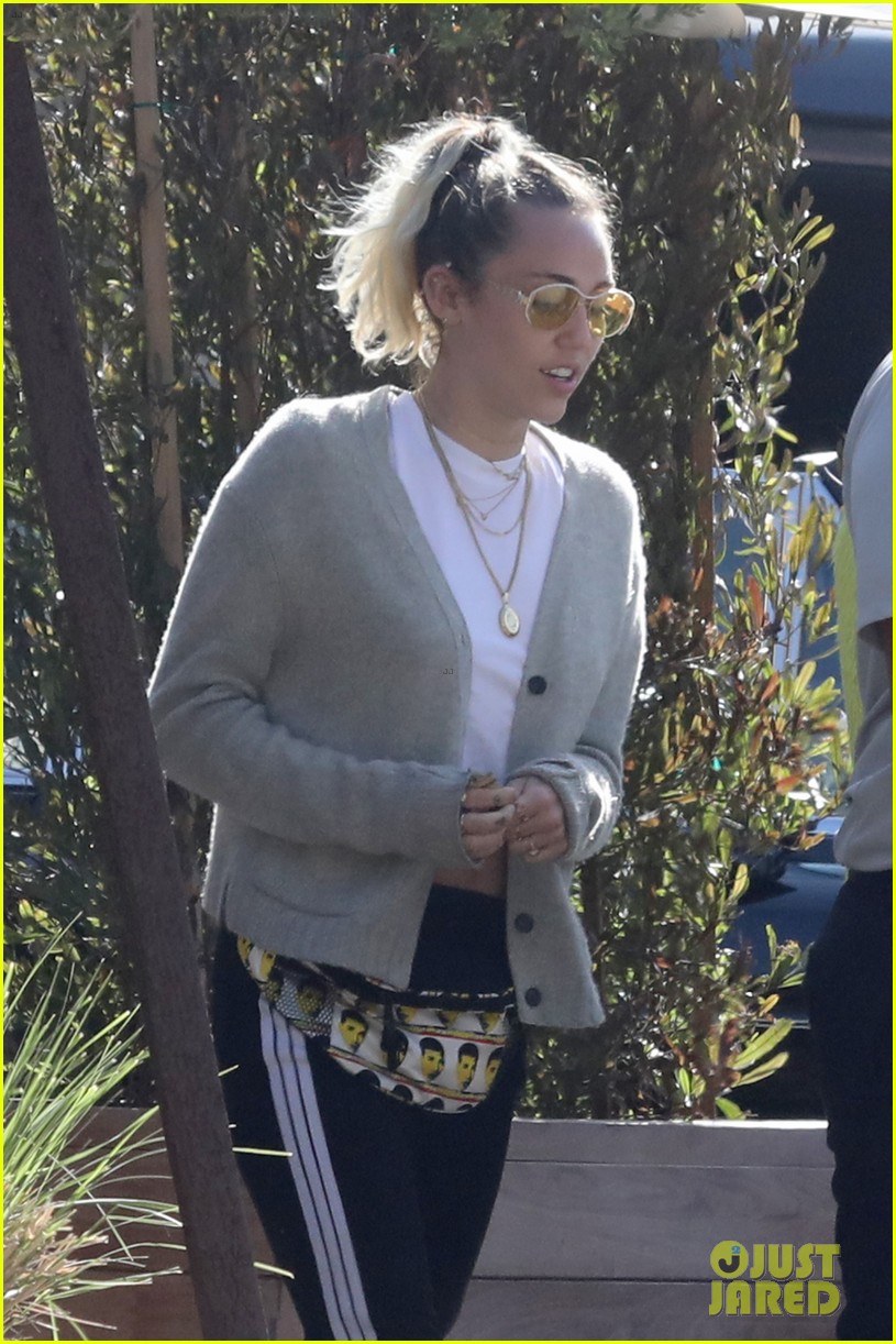 miley noah cyrus lunch with mom tish after noah announces new single 04