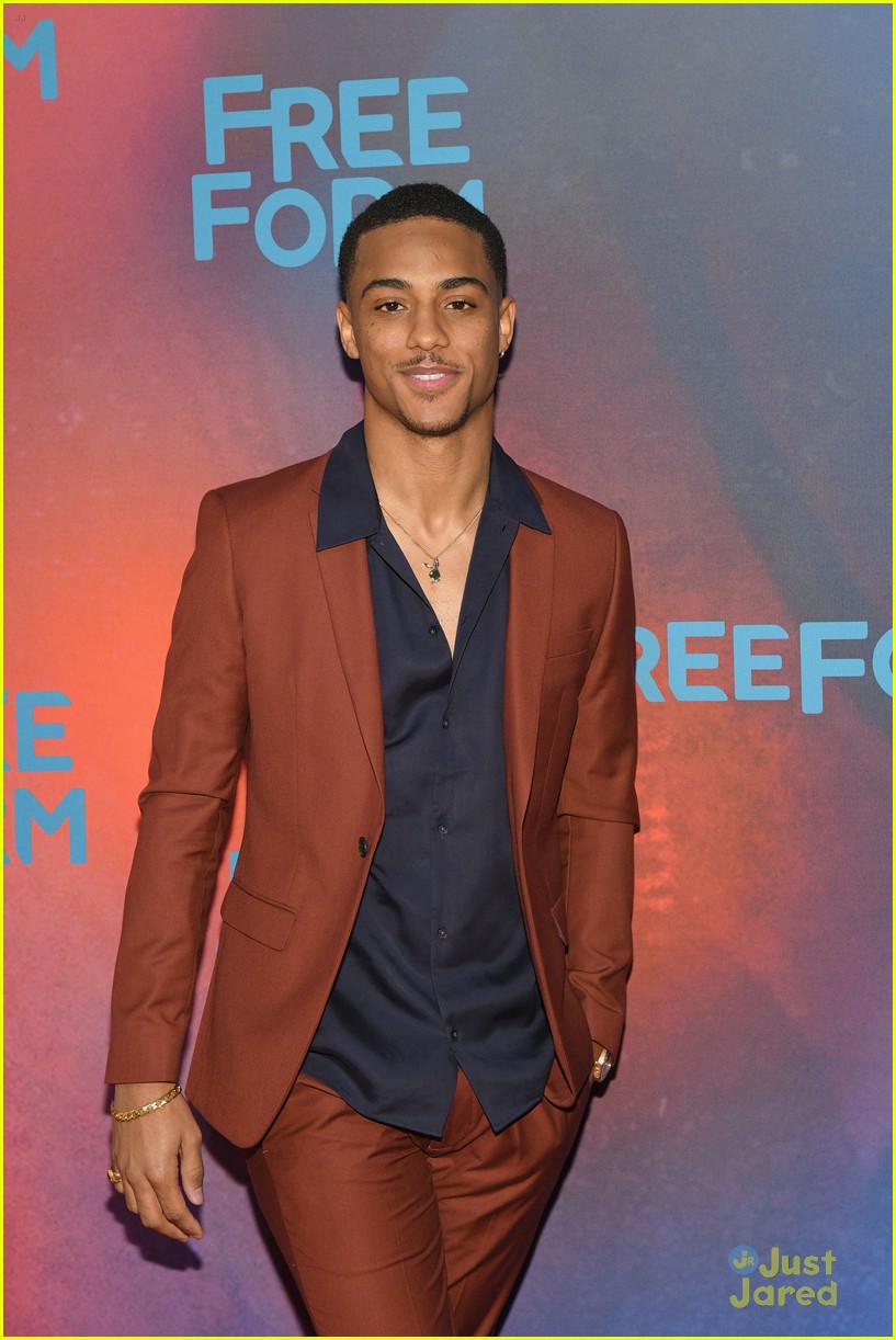 famous in love upfronts new romance coming 01