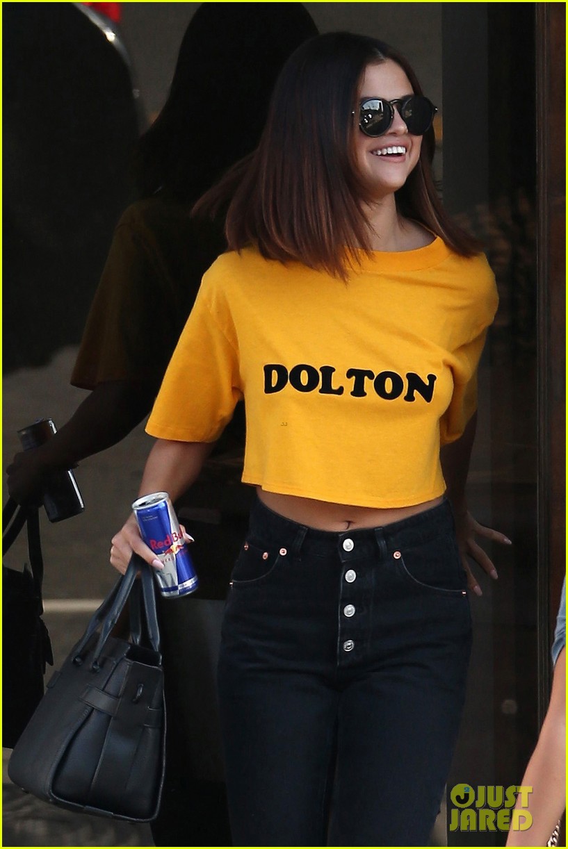 selena gomez shows off her new 13 reasons why tattoo 09