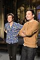 harry styles delivers food waiting fans snl 02