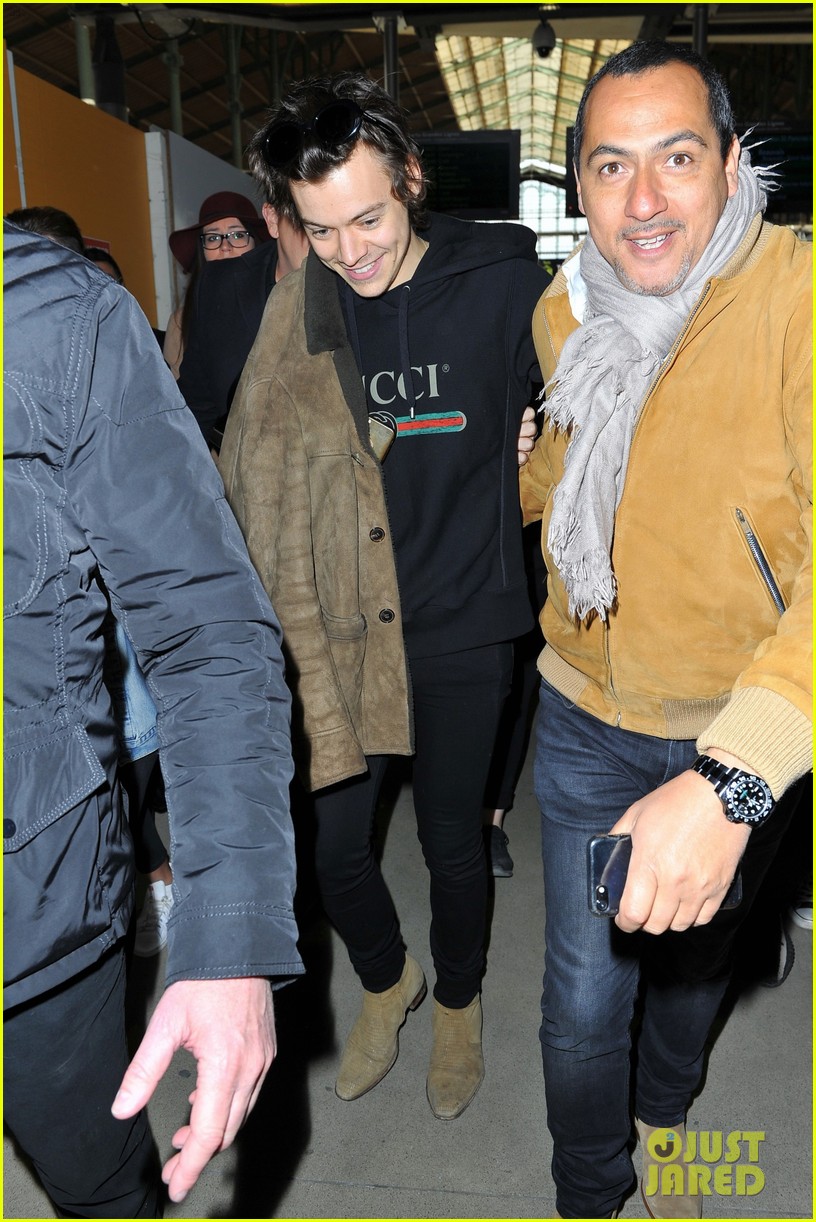 harry styles arrives in paris for promo tour 05