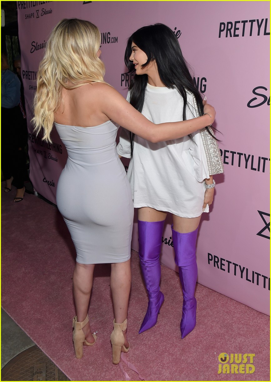 kylie jenner steps out after life with kylie spinoff show announcement 10
