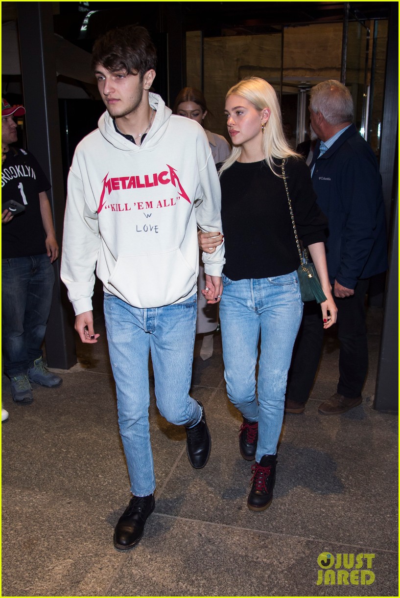 nicola peltz and anwar hadid stay close during dinner date with gigi 11