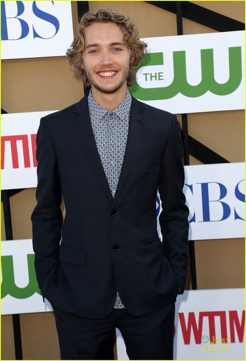 toby regbo Just Jared: Celebrity Gossip and Breaking Entertainment News