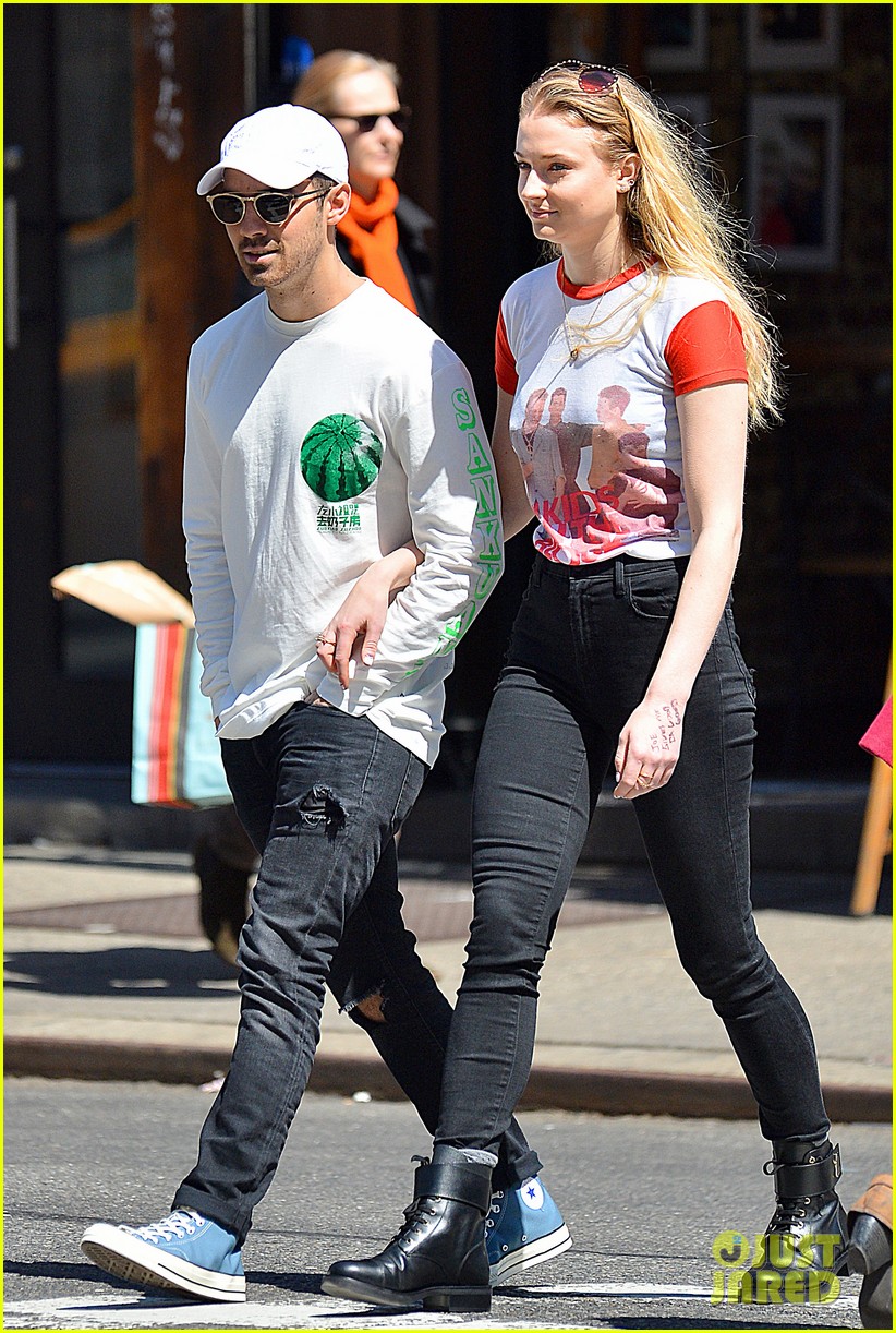 sophie turner displays love for joe jonas with message inked on her hand 04