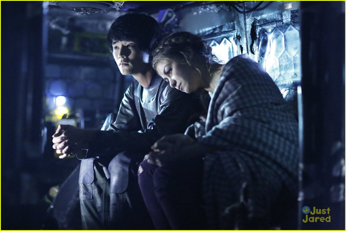 the 100 two drama storylines clips watch 09