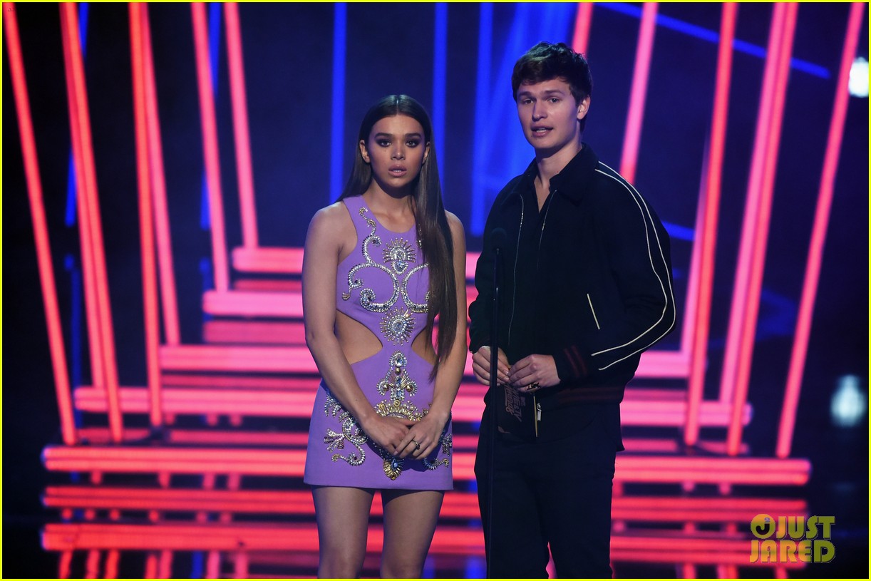 ansel elgort haile steinfeld have a lovefest at the mtv03