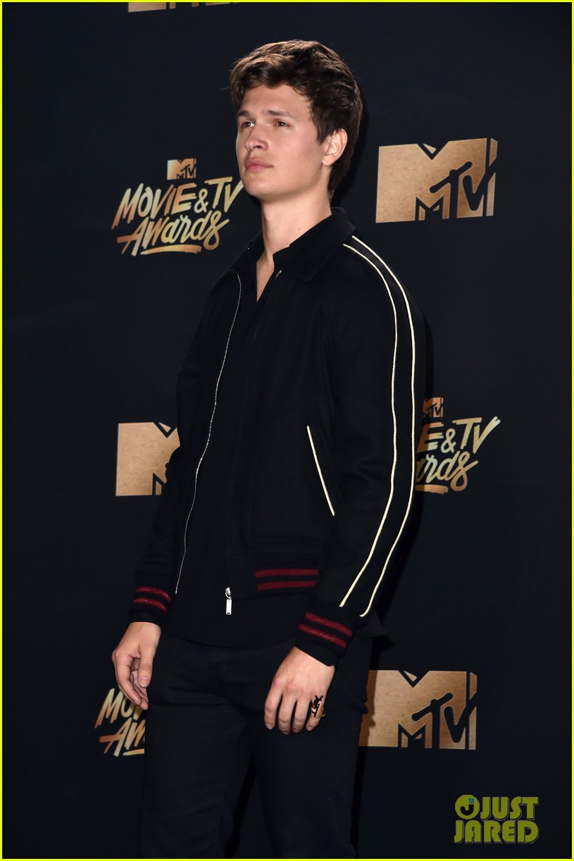 ansel elgort haile steinfeld have a lovefest at the mtv05