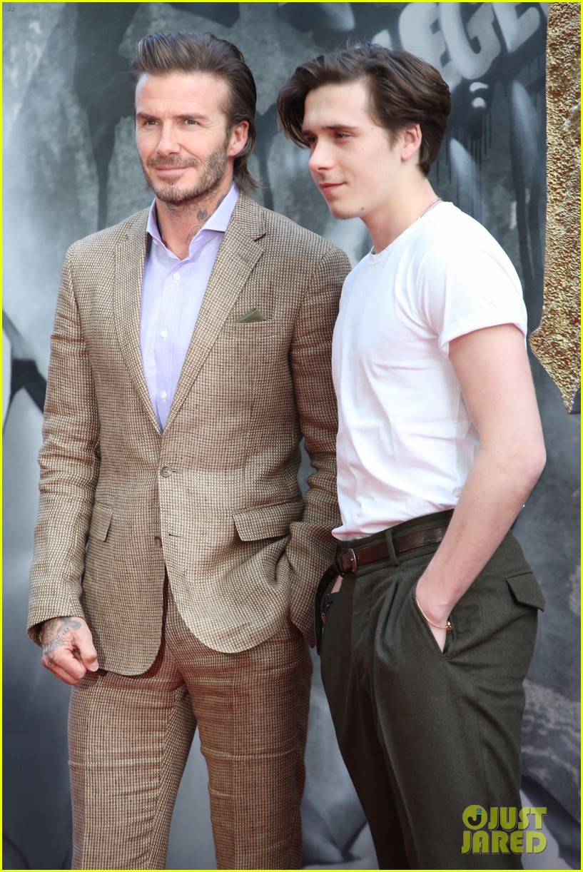 david beckham is joined by brooklyn at king arthur premiere07