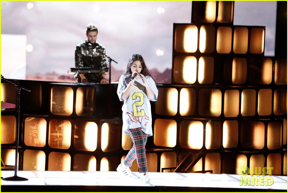 alessia cara zedd perform stay on the voice01