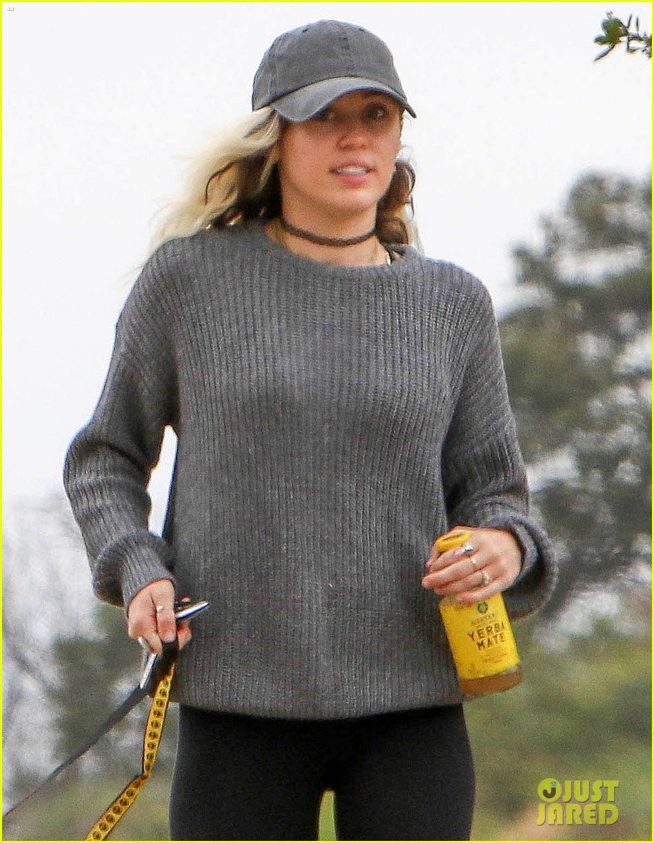 miley cyrus steps out ahead of the release04