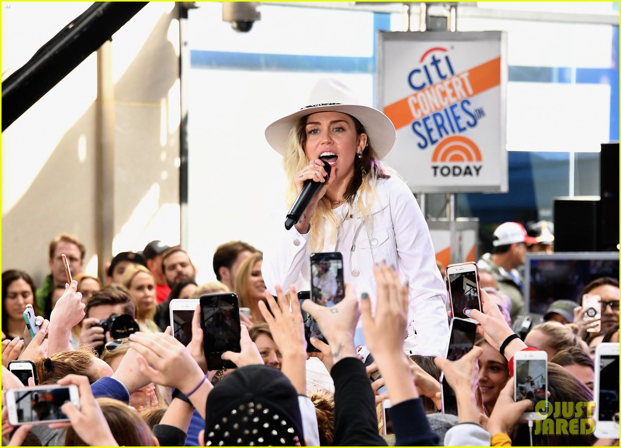 miley cyrus today show concert 16