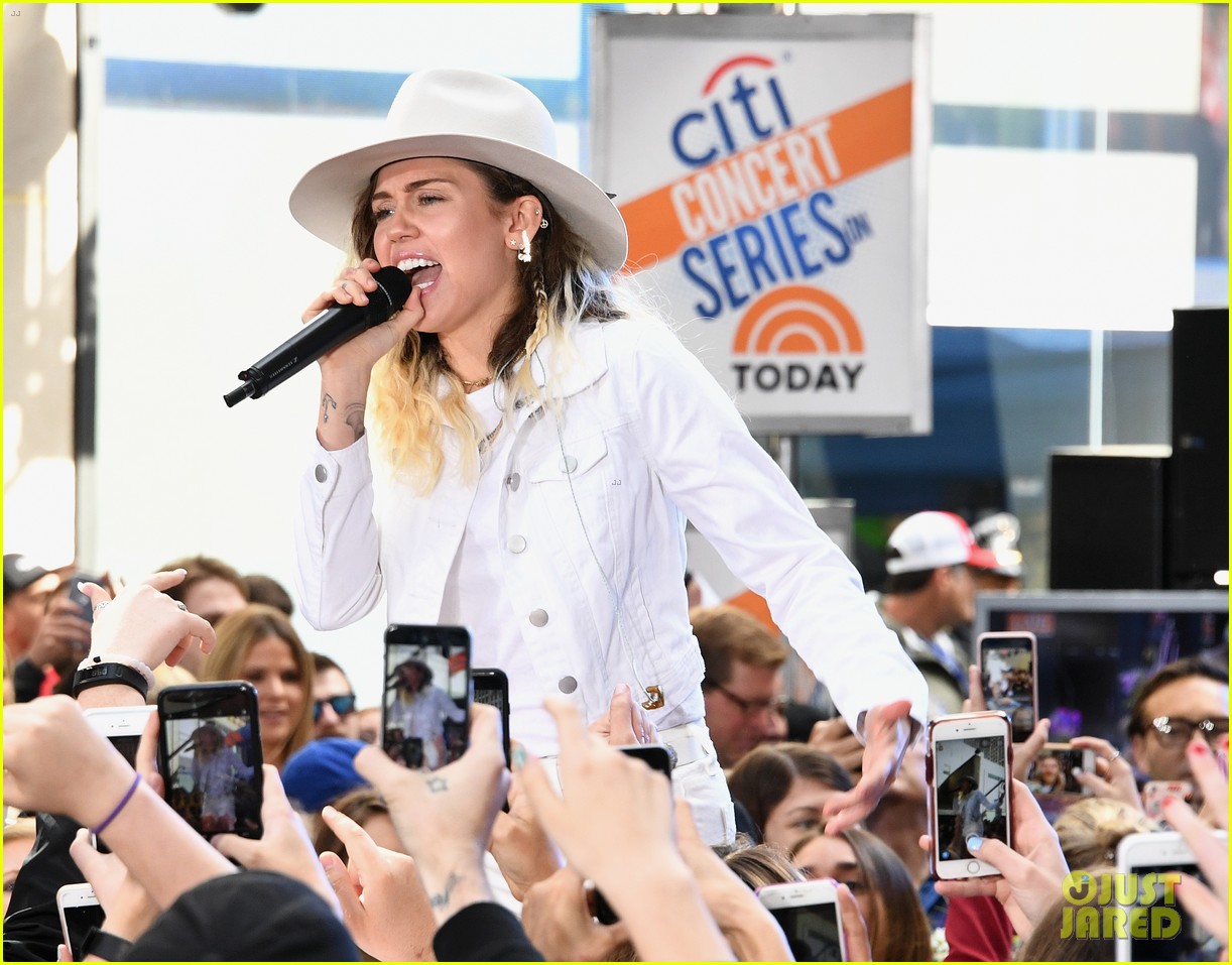 miley cyrus today show concert 17