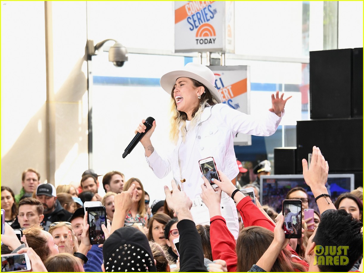 miley cyrus today show concert 18
