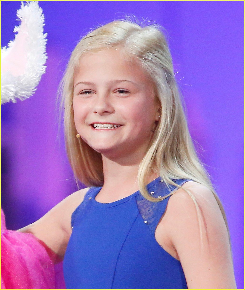 Darci Lynne Farmer Performs Ventriloquist Act For Agt And Wins Our Hearts Video Photo