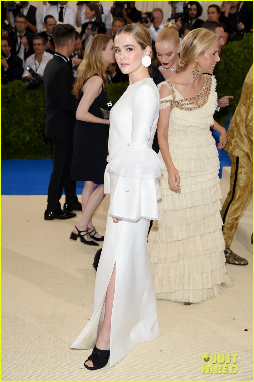 zoey deutch margaret qualley and olivia cooke pose with their met gala 2017 designers 06
