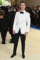 ansel elgort suits up for met gala05