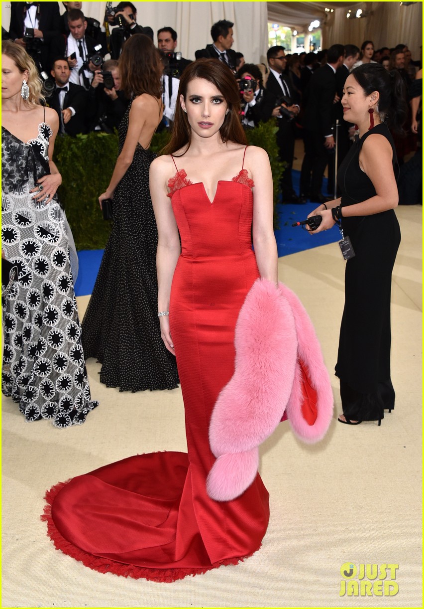 emma roberts stuns in spaghetti strapped red gown 04