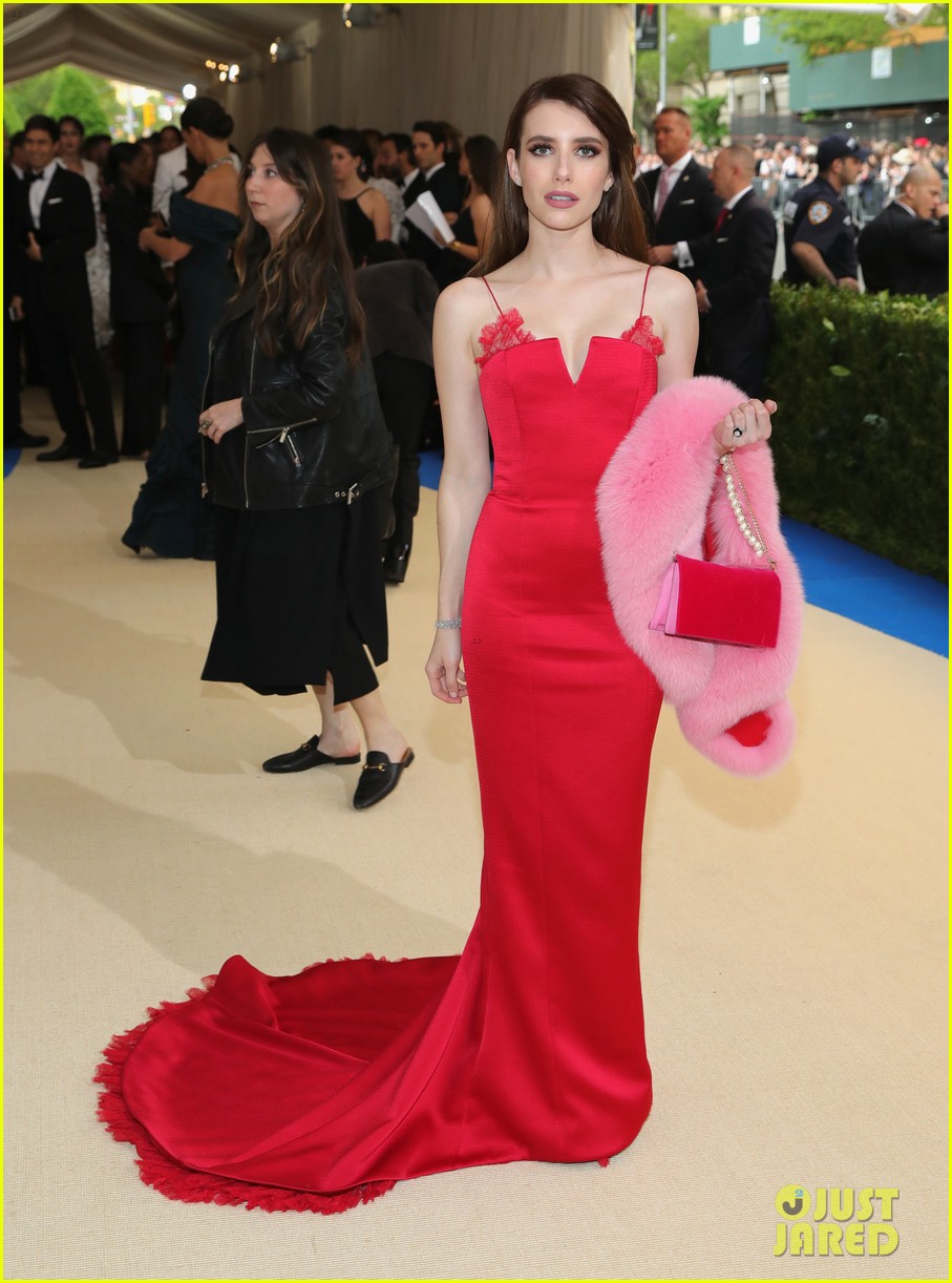 emma roberts stuns in spaghetti strapped red gown 05