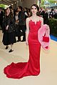 emma roberts stuns in spaghetti strapped red gown 01