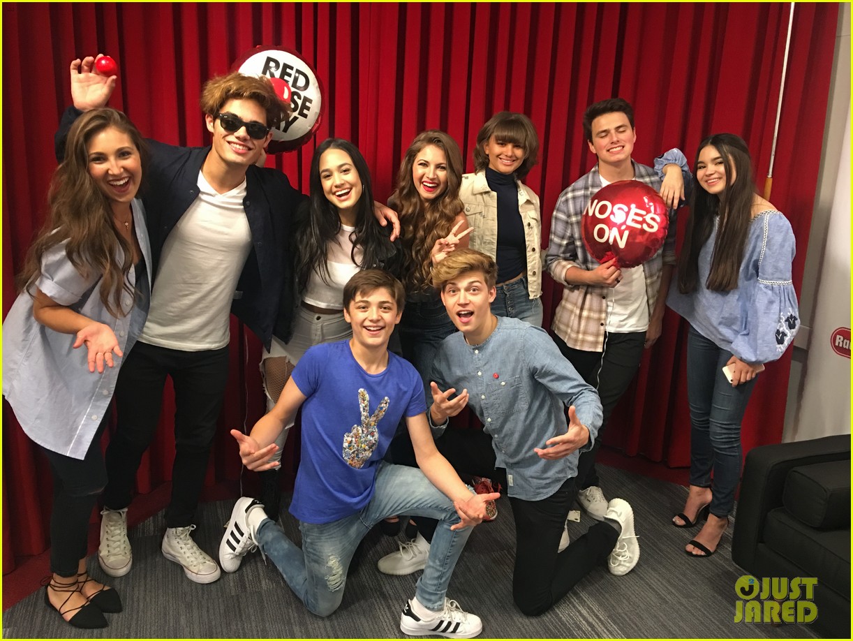 fiym shake their red noses 04