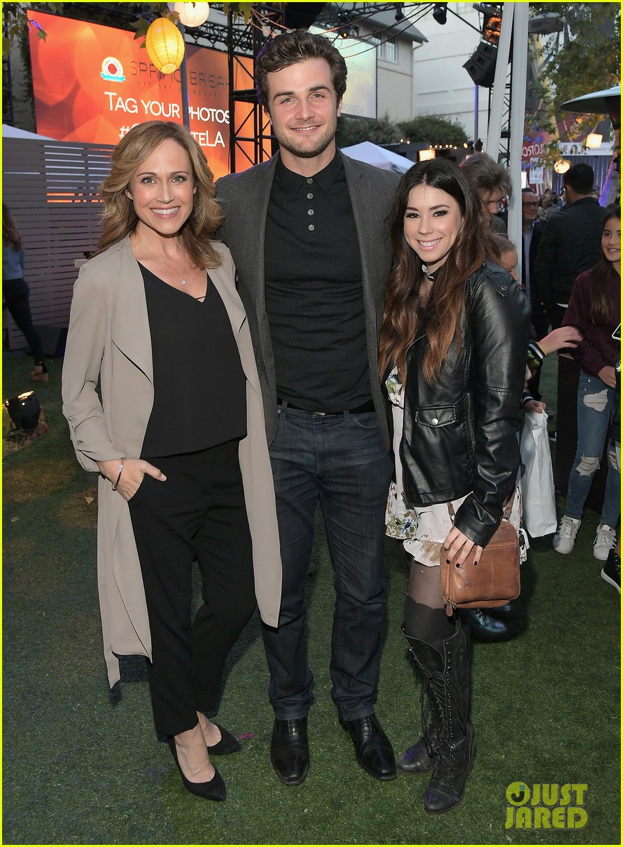 liam hemsworth joey king step out at annual city year la spring break event 07