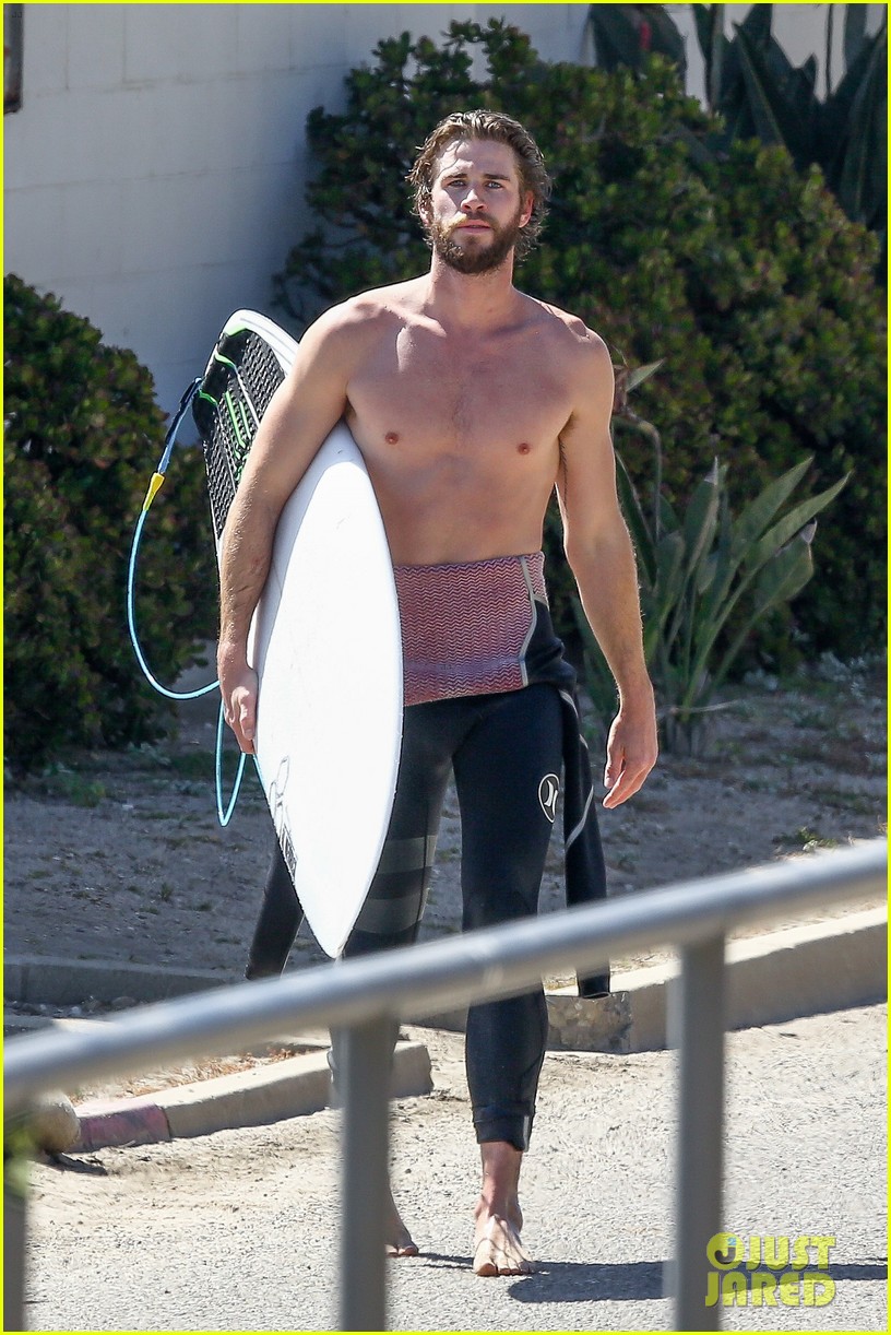 liam hemsworth goes shirtless for afternoon surfing sesh02