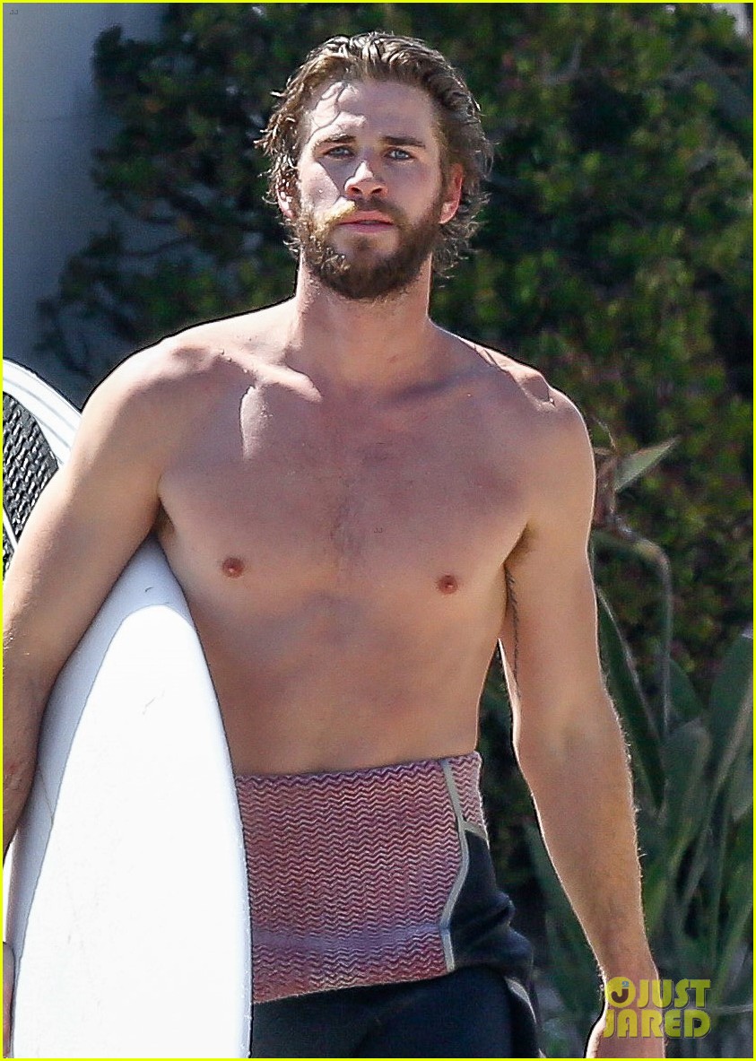 liam hemsworth goes shirtless for afternoon surfing sesh04