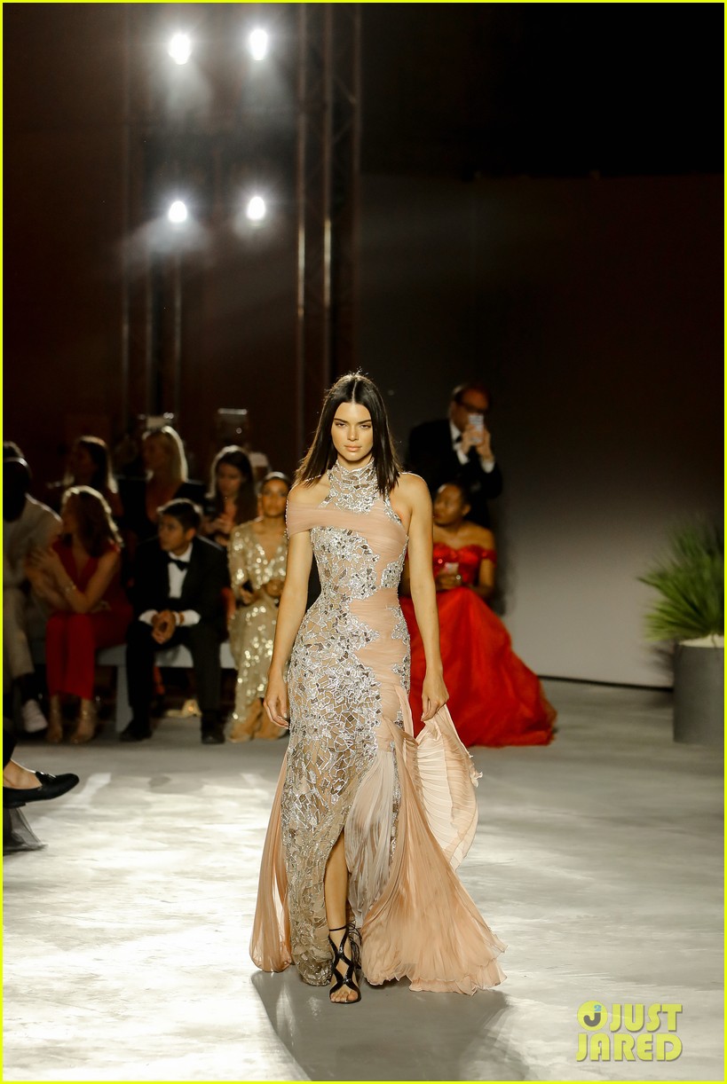 kendall jenner bella hadid cannes fashion show 01