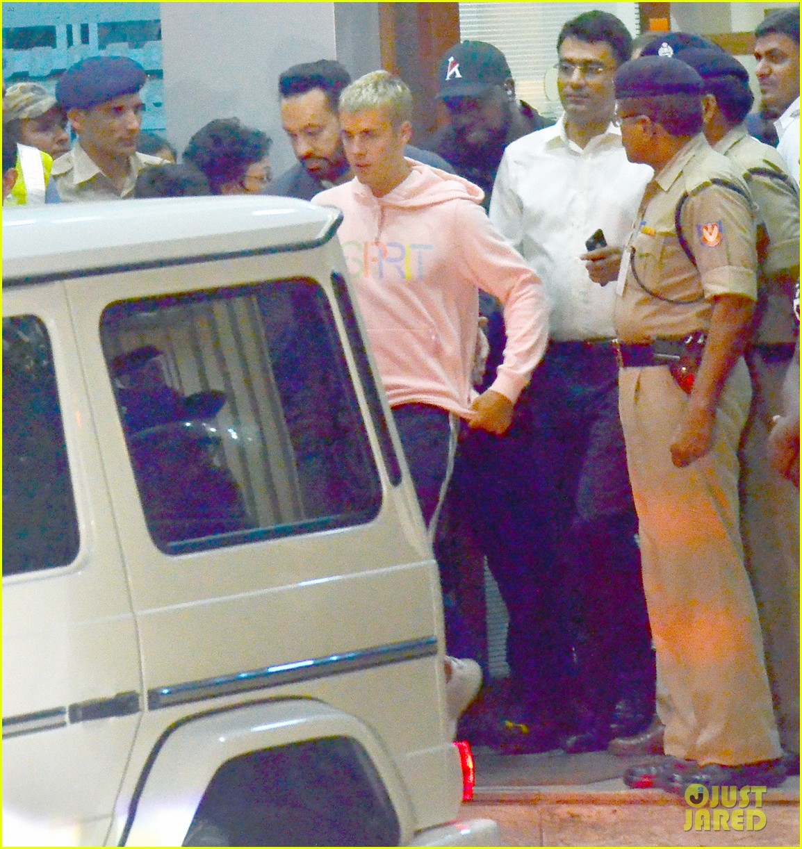justin bieber arrives for first concert in india01