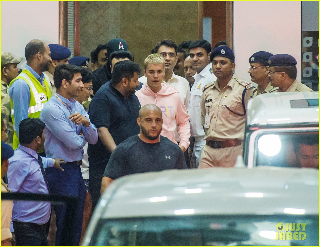 justin bieber arrives for first concert in india05