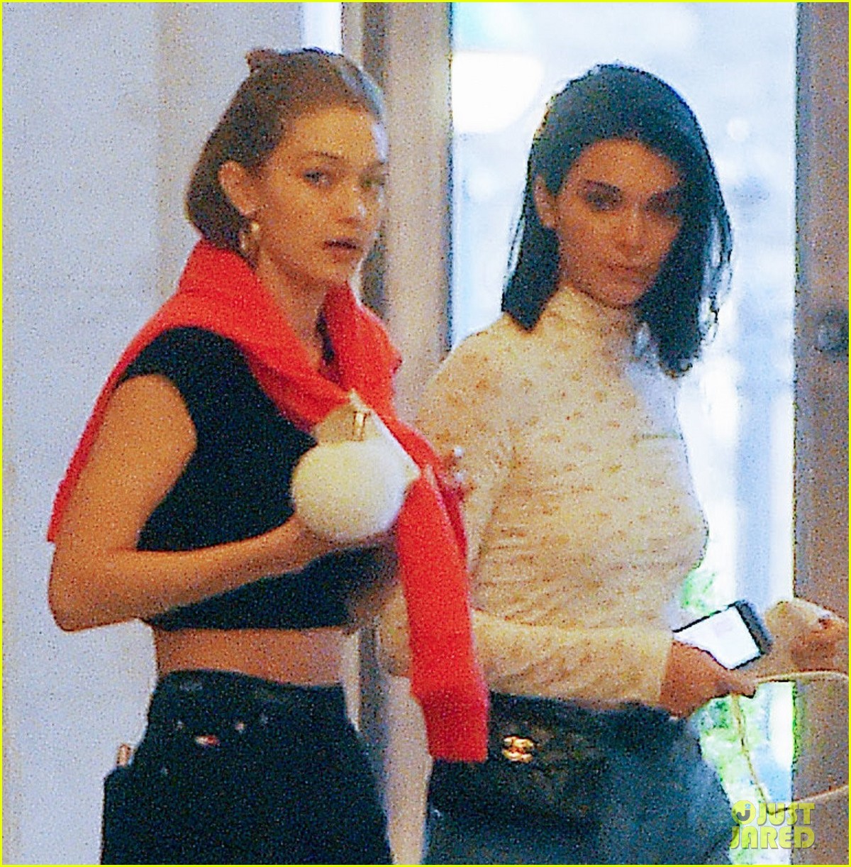 kendall grabs dinner with gigi in nyc04