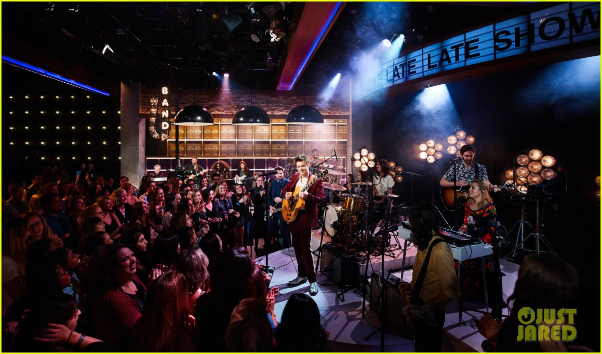 harry styles performs carolina on late late show 06