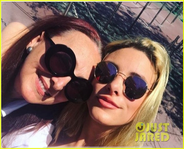 exclusive lele pons writes heartfelt letter to mom for jjjs mothers day 04