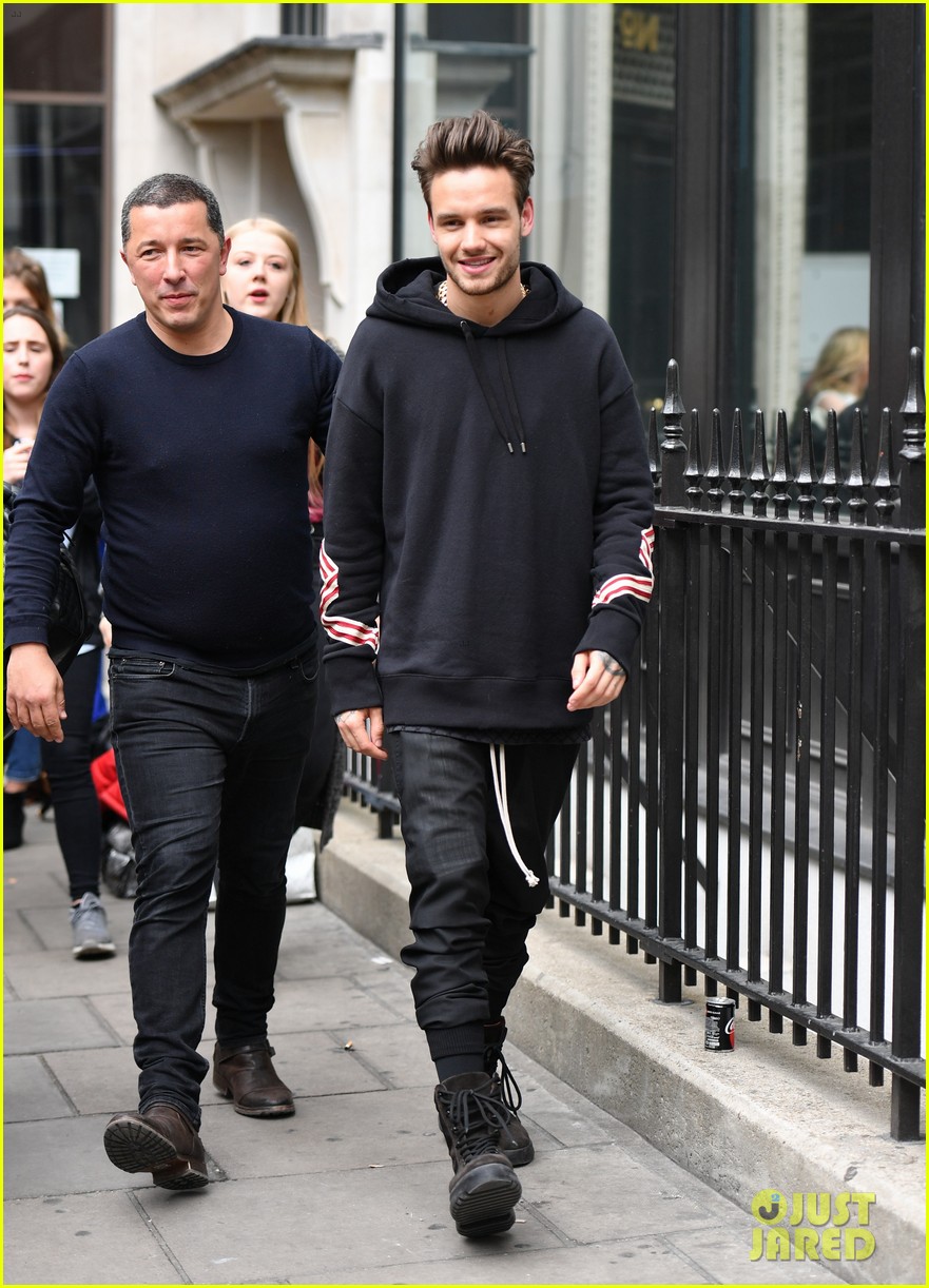 liam payne steps out after revealing baby name 01