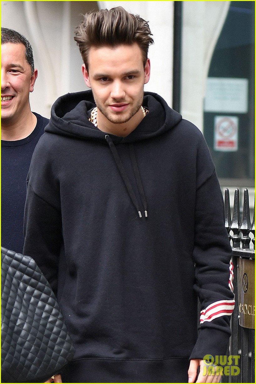 liam payne steps out after revealing baby name 02