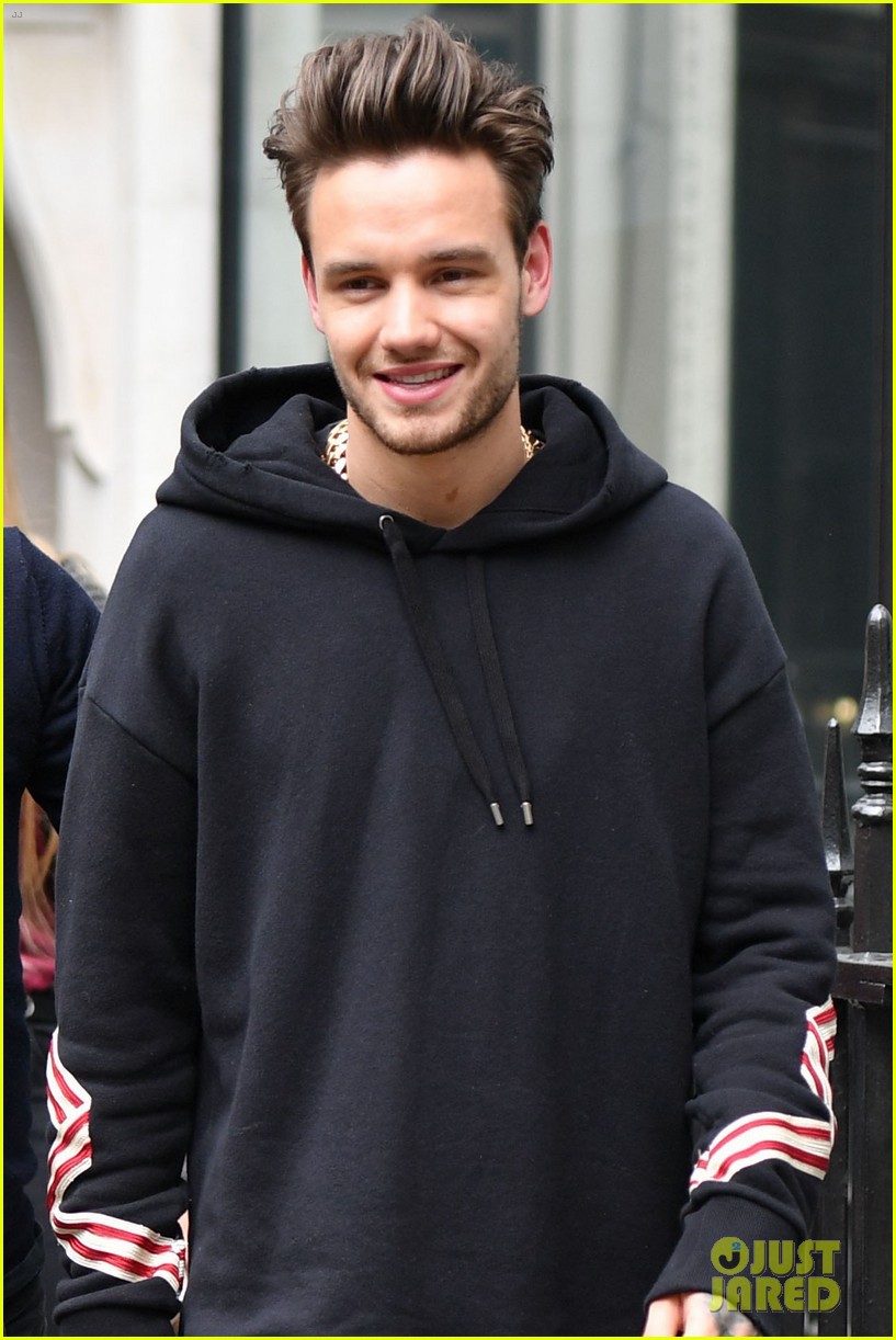 liam payne steps out after revealing baby name 04