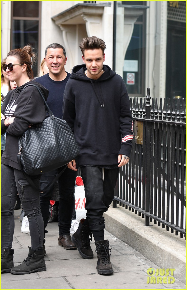 liam payne steps out after revealing baby name 05