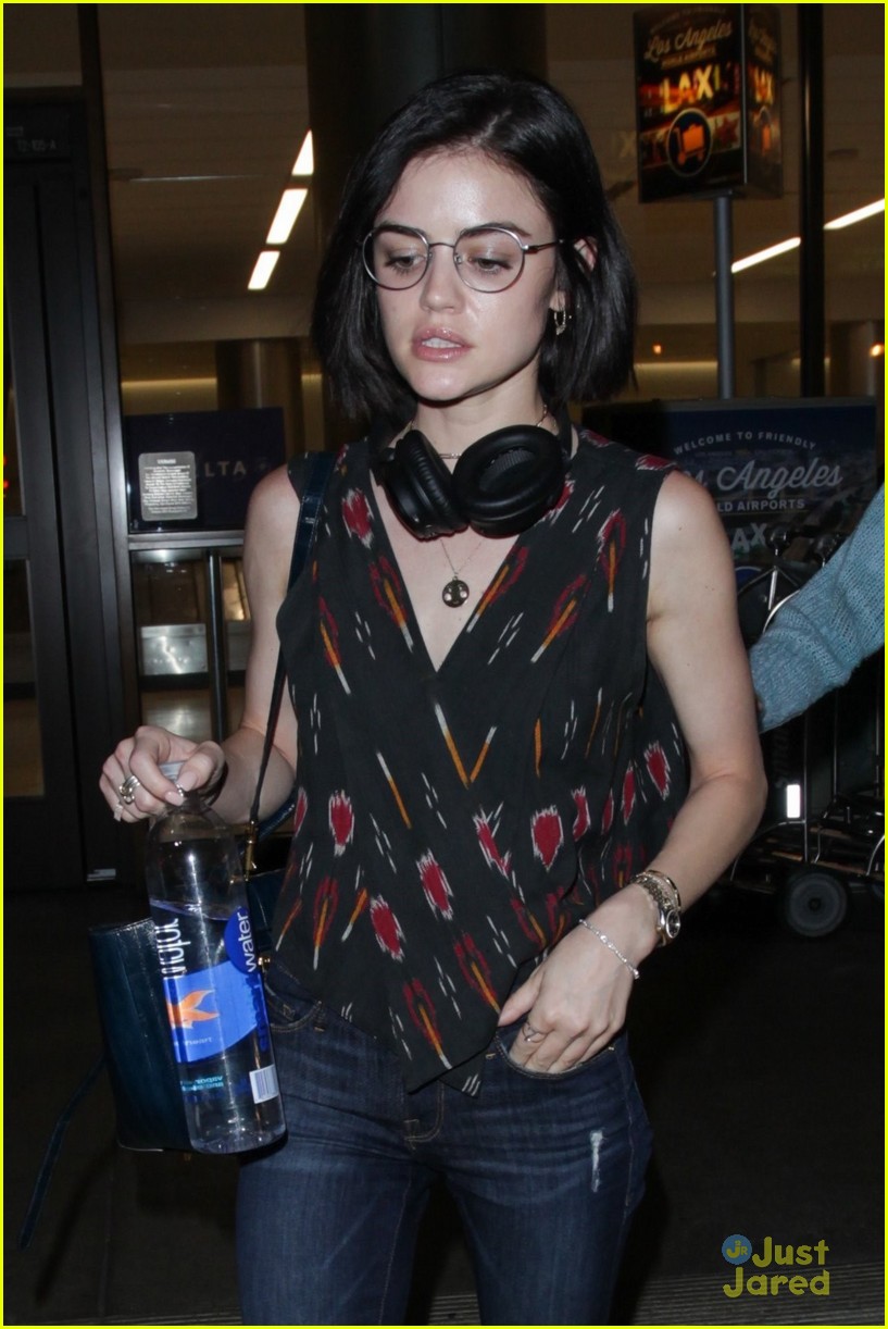 lucy hale never stole anything from pll set 03