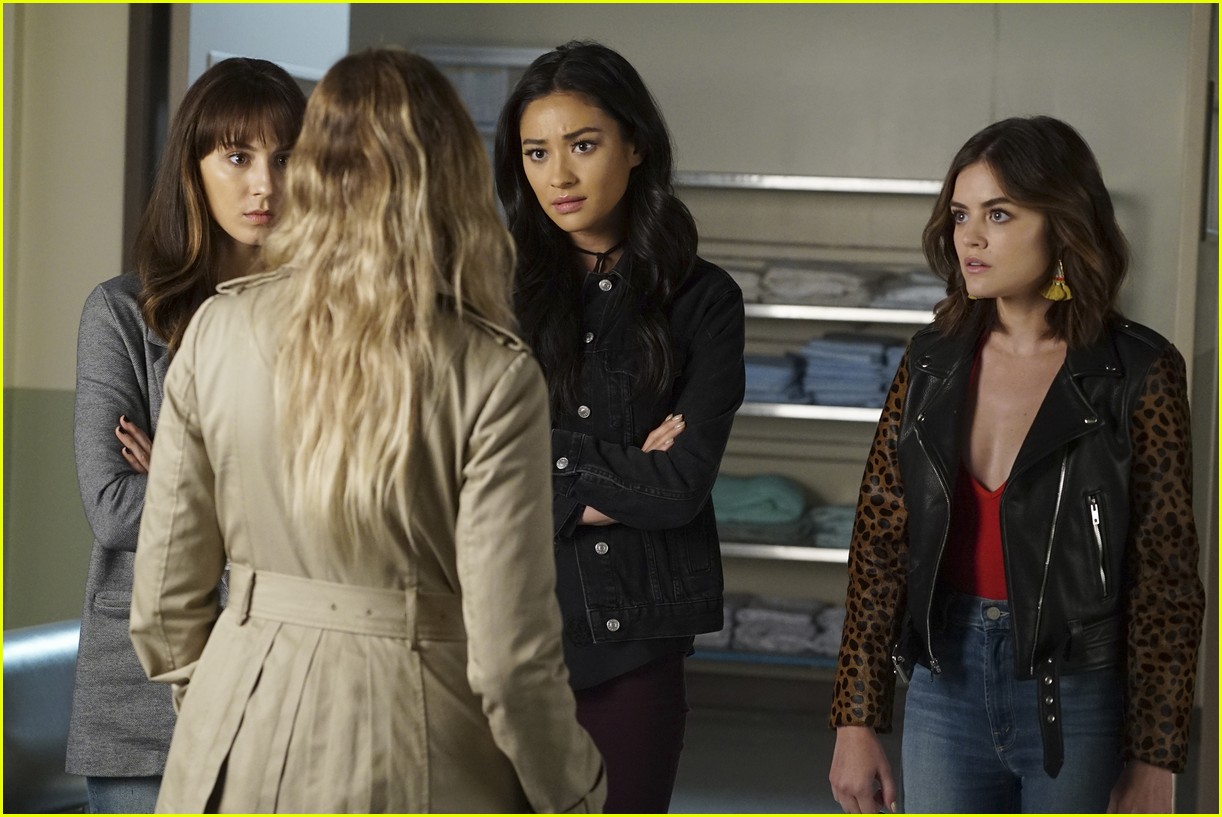 pretty little liars hold your piece photos 02