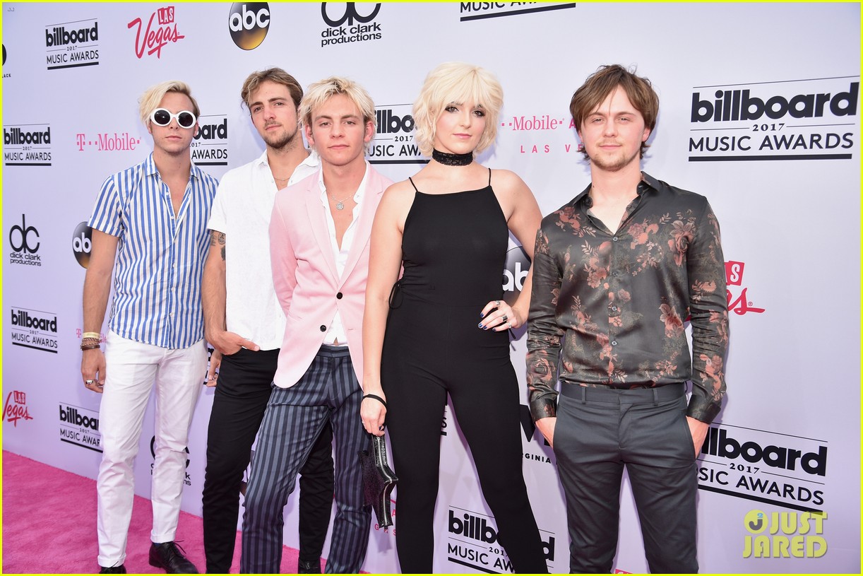 rydel lynch gives off grease vibes 01