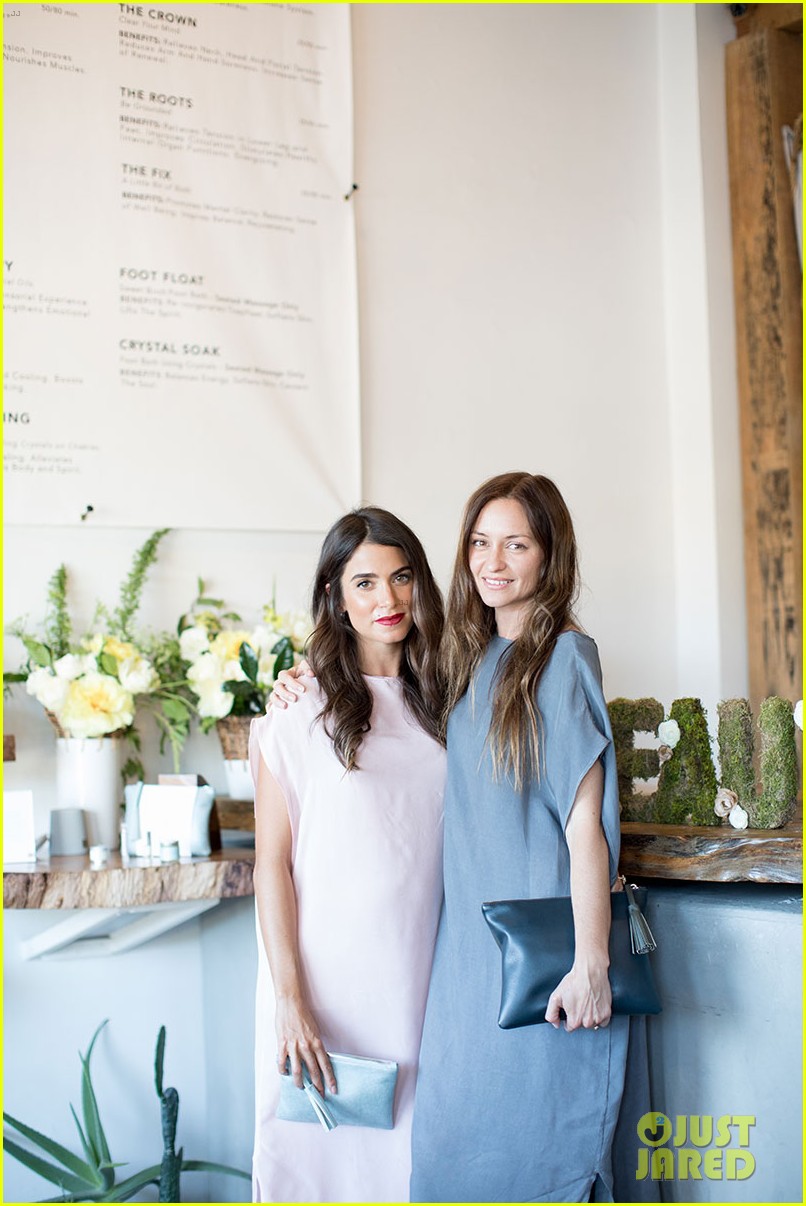 pregnant nikki reed attends anthropologie event 07