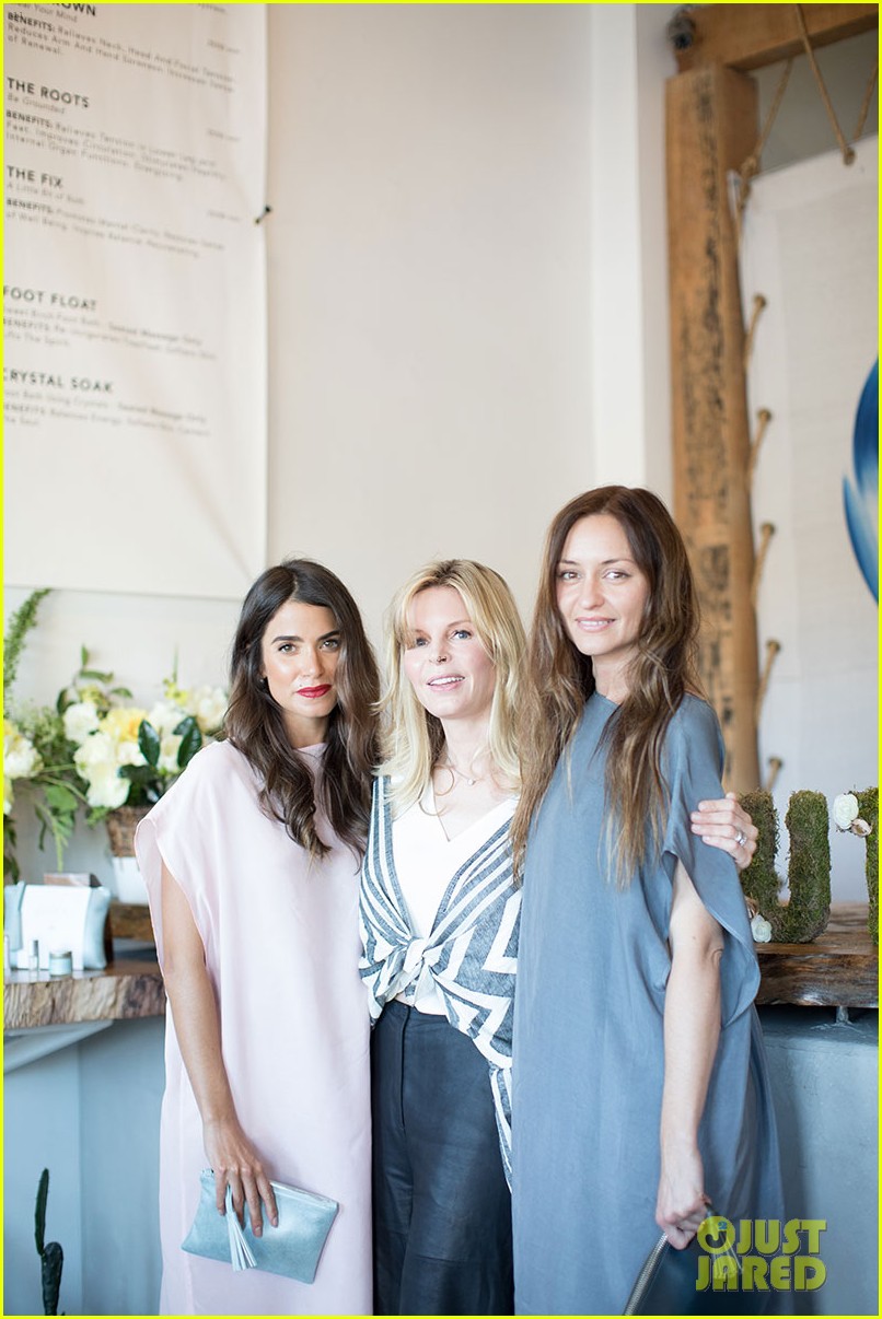 pregnant nikki reed attends anthropologie event 08