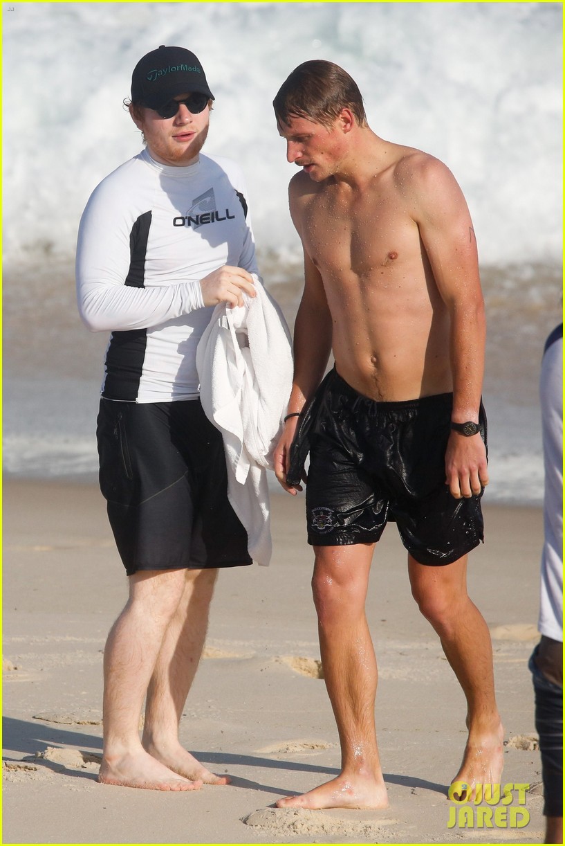 ed sheeran hits the beach in rio03
