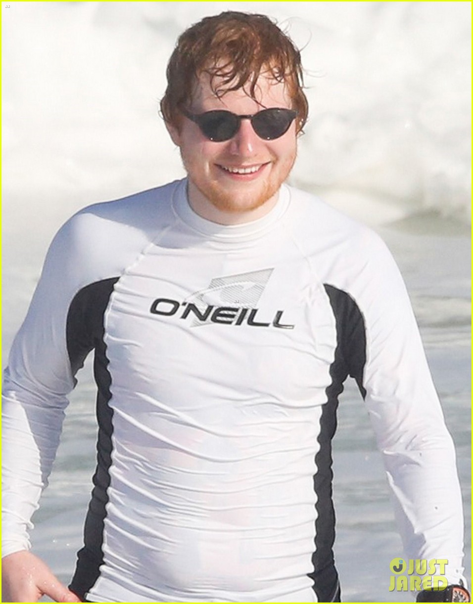 ed sheeran hits the beach in rio04