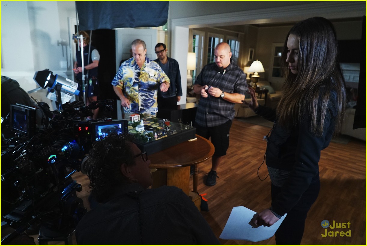troian bellisario dishes on directing pll 09